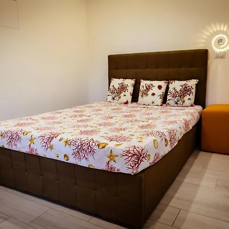 Leonard Casa ريبوسْتو