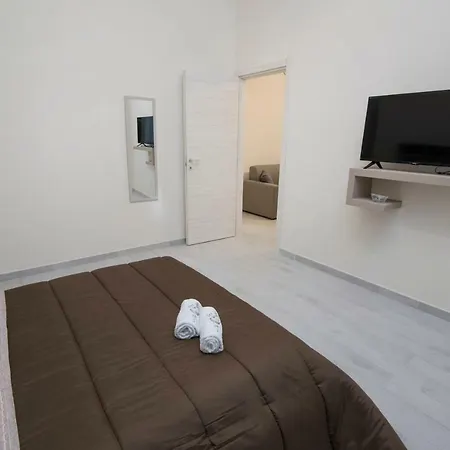 Leonard Casa *